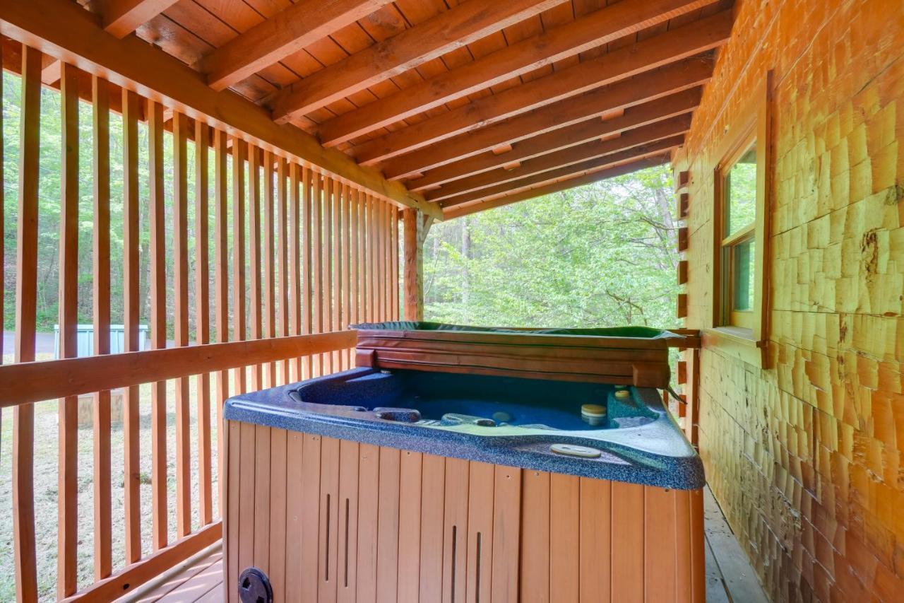 Cabin With Hot Tub About 6 Mi To Downtown Gatlinburg! Экстерьер фото